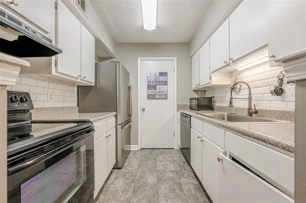 2015 Wingate Way, Atlanta, Georgia 30350, 2 Bedrooms Bedrooms, ,2 BathroomsBathrooms,Residential,For Sale,2015 Wingate Way,7581789