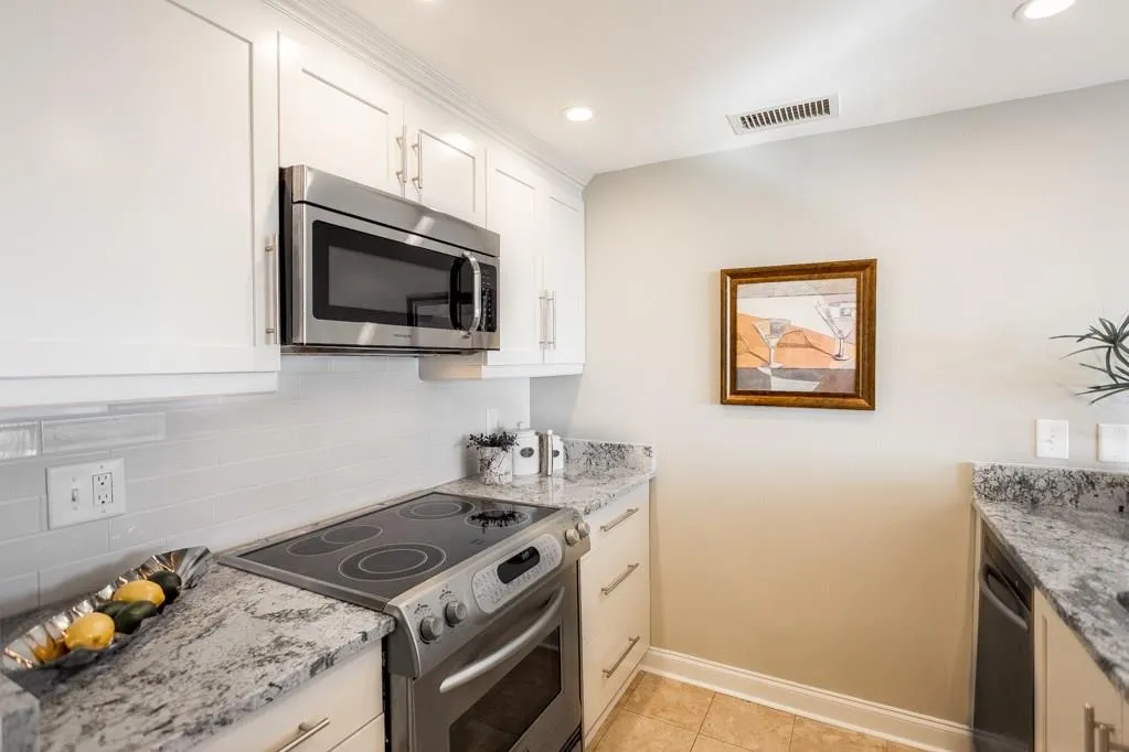 3481 Lakeside Drive Ne Unit P202, Atlanta, Georgia 30326, 2 Bedrooms Bedrooms, ,2 BathroomsBathrooms,Residential,Sold,3481 Lakeside Drive Ne Unit P202,5953480