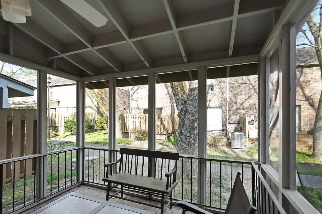 6700 Roswell Road Unit 20b, Sandy Springs, Georgia 30328, 2 Bedrooms Bedrooms, ,1 BathroomBathrooms,Residential,Sold,6700 Roswell Road Unit 20b,6524802