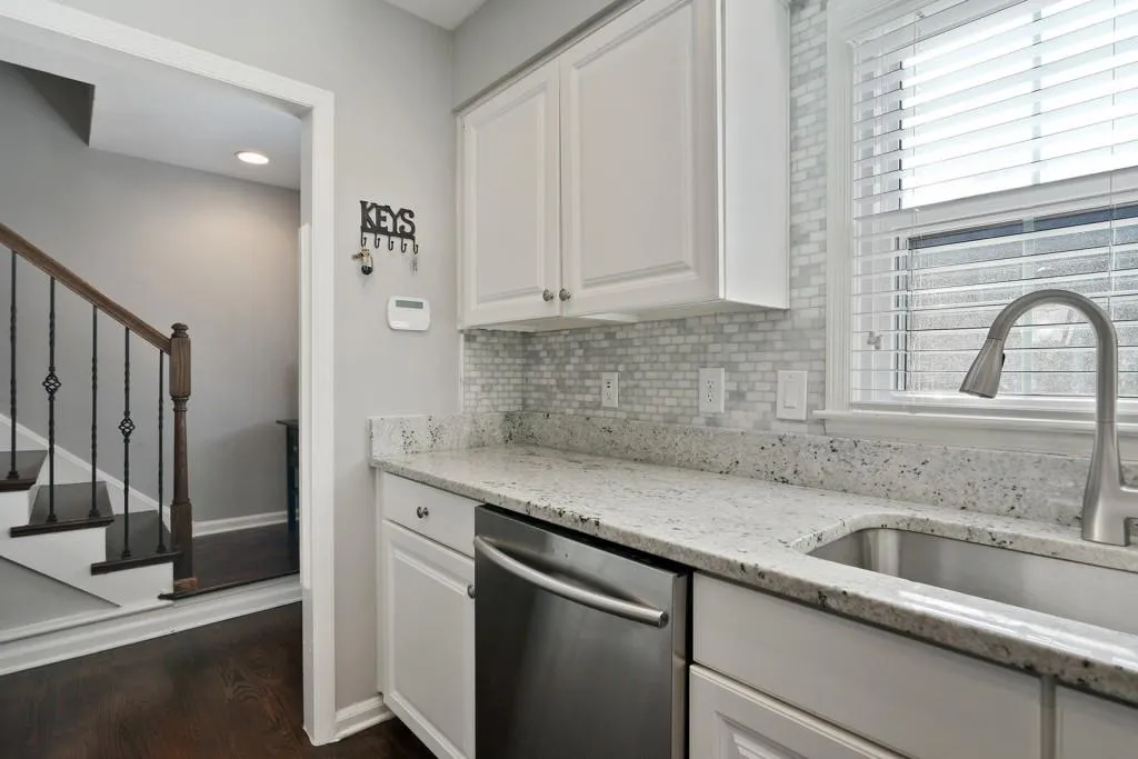 6700 Roswell Road Unit 20b, Sandy Springs, Georgia 30328, 2 Bedrooms Bedrooms, ,1 BathroomBathrooms,Residential,Sold,6700 Roswell Road Unit 20b,6524802