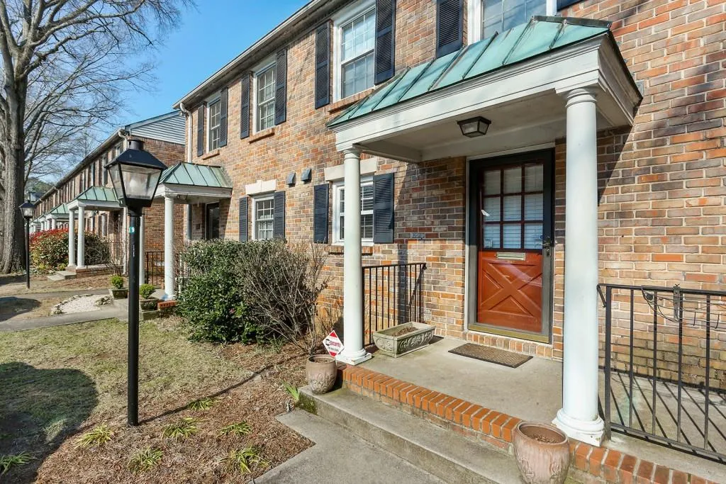 6700 Roswell Road Unit 20b, Sandy Springs, Georgia 30328, 2 Bedrooms Bedrooms, ,1 BathroomBathrooms,Residential,Sold,6700 Roswell Road Unit 20b,6524802