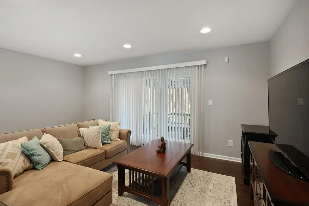 6700 Roswell Road Unit 20b, Sandy Springs, Georgia 30328, 2 Bedrooms Bedrooms, ,1 BathroomBathrooms,Residential,Sold,6700 Roswell Road Unit 20b,6524802