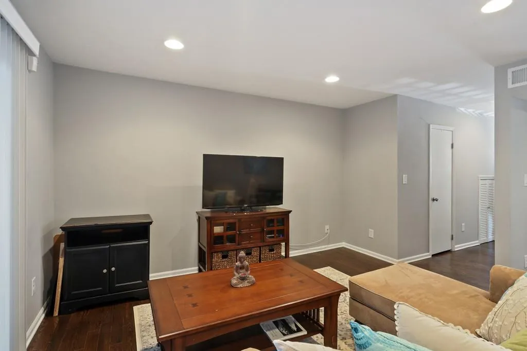 6700 Roswell Road Unit 20b, Sandy Springs, Georgia 30328, 2 Bedrooms Bedrooms, ,1 BathroomBathrooms,Residential,Sold,6700 Roswell Road Unit 20b,6524802