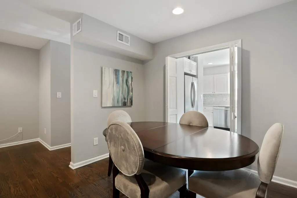 6700 Roswell Road Unit 20b, Sandy Springs, Georgia 30328, 2 Bedrooms Bedrooms, ,1 BathroomBathrooms,Residential,Sold,6700 Roswell Road Unit 20b,6524802