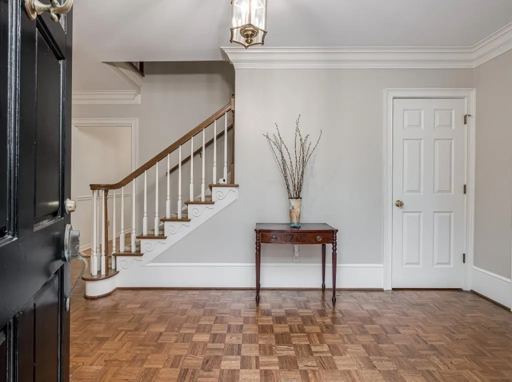 210 Marsh Glen Point, Sandy Springs, Georgia 30328, 5 Bedrooms Bedrooms, ,4 BathroomsBathrooms,Residential,Sold,210 Marsh Glen Point,7033029
