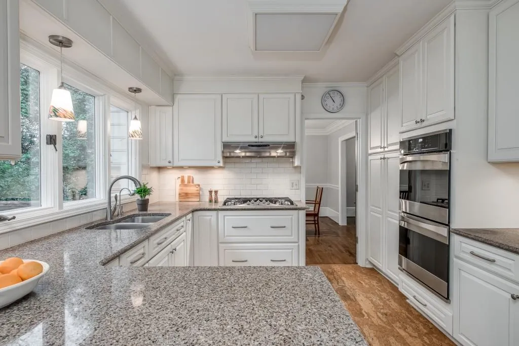 210 Marsh Glen Point, Sandy Springs, Georgia 30328, 5 Bedrooms Bedrooms, ,4 BathroomsBathrooms,Residential,Sold,210 Marsh Glen Point,7033029