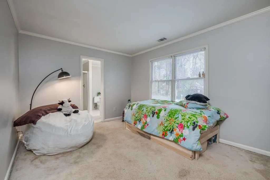 210 Marsh Glen Point, Sandy Springs, Georgia 30328, 5 Bedrooms Bedrooms, ,4 BathroomsBathrooms,Residential,Sold,210 Marsh Glen Point,7033029