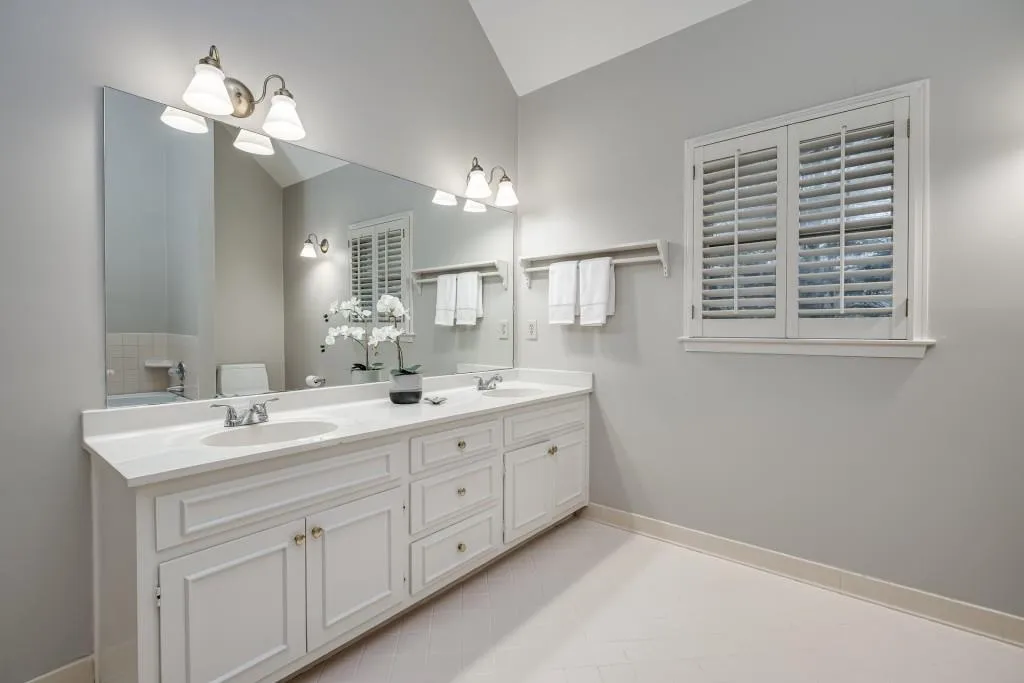 210 Marsh Glen Point, Sandy Springs, Georgia 30328, 5 Bedrooms Bedrooms, ,4 BathroomsBathrooms,Residential,Sold,210 Marsh Glen Point,7033029