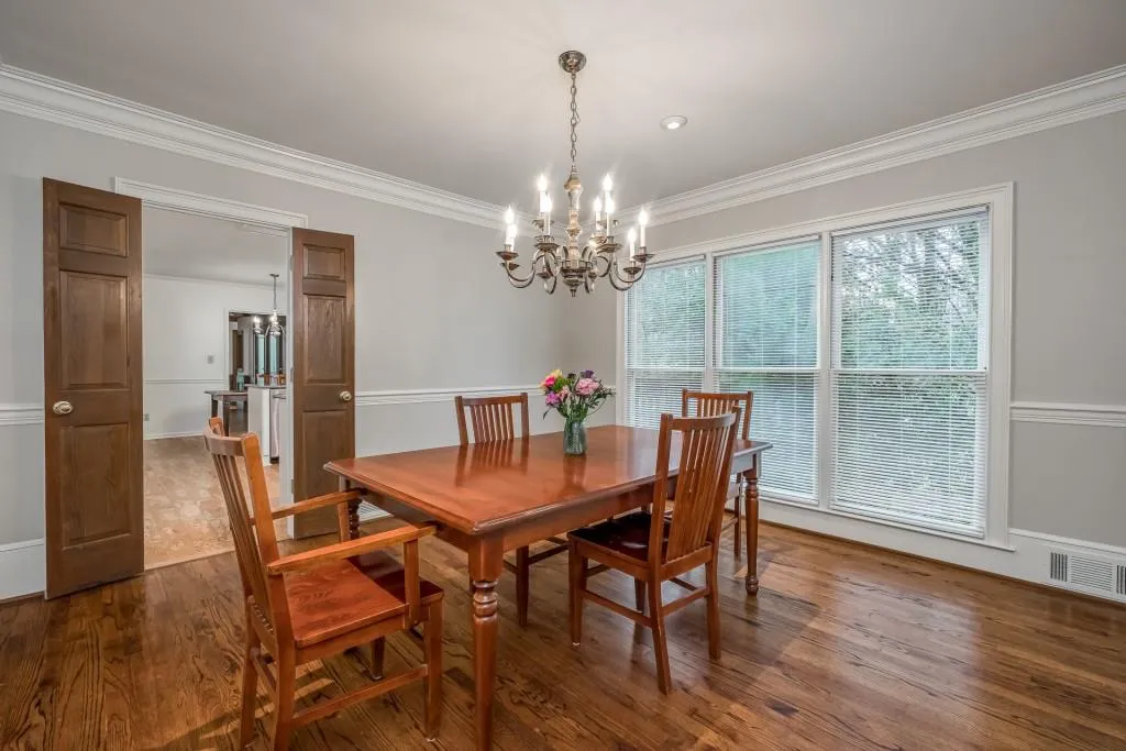 210 Marsh Glen Point, Sandy Springs, Georgia 30328, 5 Bedrooms Bedrooms, ,4 BathroomsBathrooms,Residential,Sold,210 Marsh Glen Point,7033029