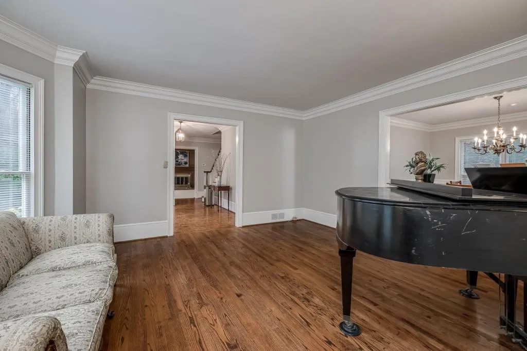 210 Marsh Glen Point, Sandy Springs, Georgia 30328, 5 Bedrooms Bedrooms, ,4 BathroomsBathrooms,Residential,Sold,210 Marsh Glen Point,7033029