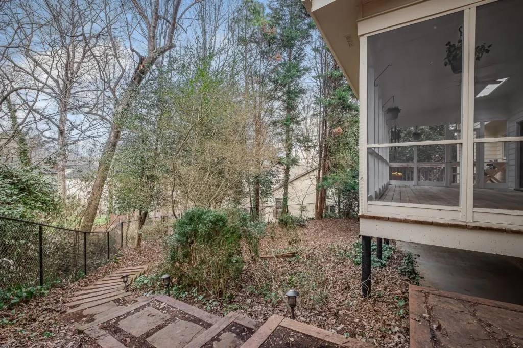 210 Marsh Glen Point, Sandy Springs, Georgia 30328, 5 Bedrooms Bedrooms, ,4 BathroomsBathrooms,Residential,Sold,210 Marsh Glen Point,7033029