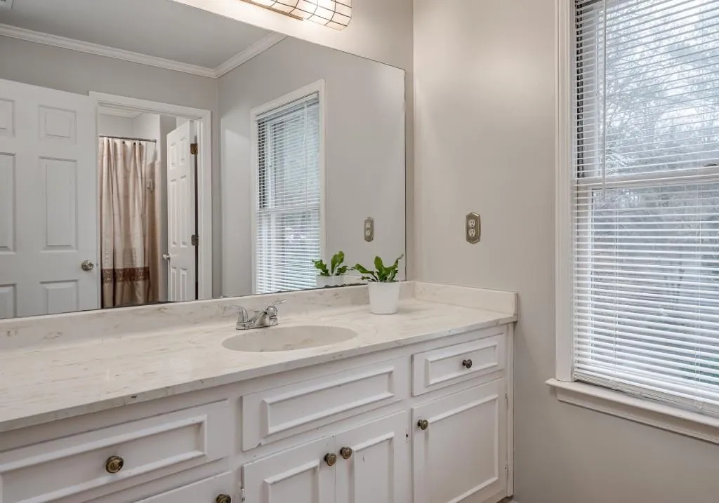 210 Marsh Glen Point, Sandy Springs, Georgia 30328, 5 Bedrooms Bedrooms, ,4 BathroomsBathrooms,Residential,Sold,210 Marsh Glen Point,7033029