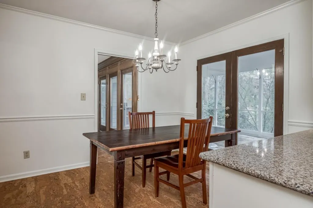 210 Marsh Glen Point, Sandy Springs, Georgia 30328, 5 Bedrooms Bedrooms, ,4 BathroomsBathrooms,Residential,Sold,210 Marsh Glen Point,7033029