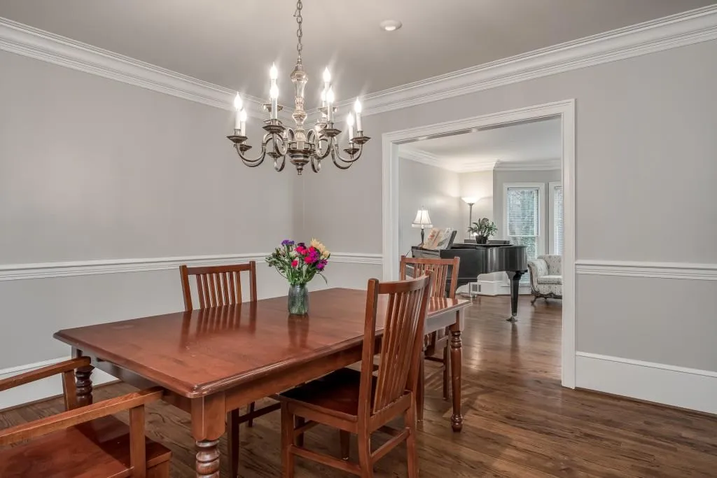 210 Marsh Glen Point, Sandy Springs, Georgia 30328, 5 Bedrooms Bedrooms, ,4 BathroomsBathrooms,Residential,Sold,210 Marsh Glen Point,7033029