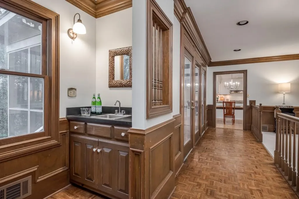 210 Marsh Glen Point, Sandy Springs, Georgia 30328, 5 Bedrooms Bedrooms, ,4 BathroomsBathrooms,Residential,Sold,210 Marsh Glen Point,7033029