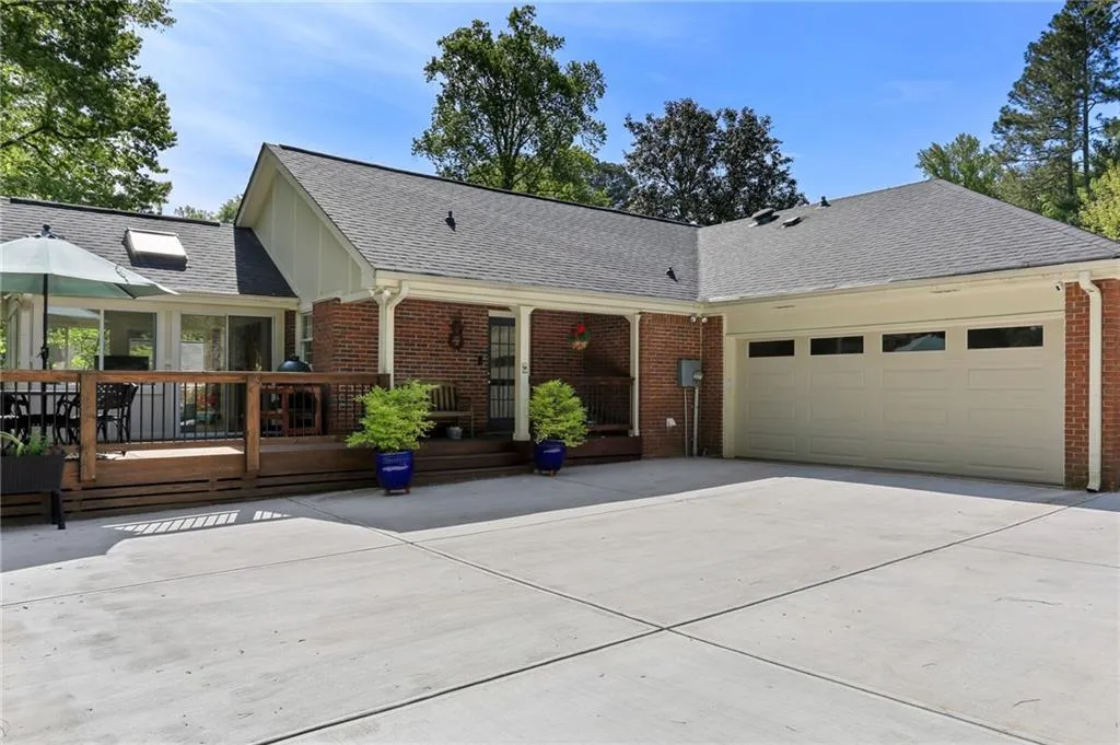 340 Riverhill Drive, Atlanta, Georgia 30328, 4 Bedrooms Bedrooms, ,3 BathroomsBathrooms,Residential,Sold,340 Riverhill Drive,6876511