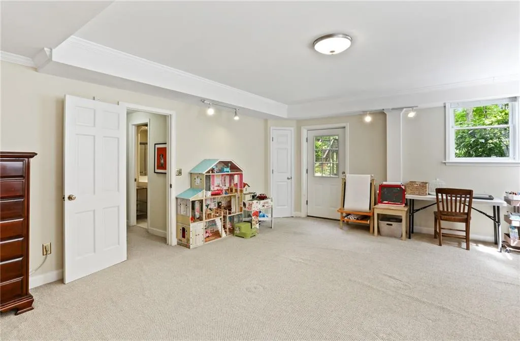 340 Riverhill Drive, Atlanta, Georgia 30328, 4 Bedrooms Bedrooms, ,3 BathroomsBathrooms,Residential,Sold,340 Riverhill Drive,6876511