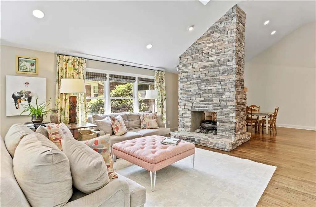 340 Riverhill Drive, Atlanta, Georgia 30328, 4 Bedrooms Bedrooms, ,3 BathroomsBathrooms,Residential,Sold,340 Riverhill Drive,6876511