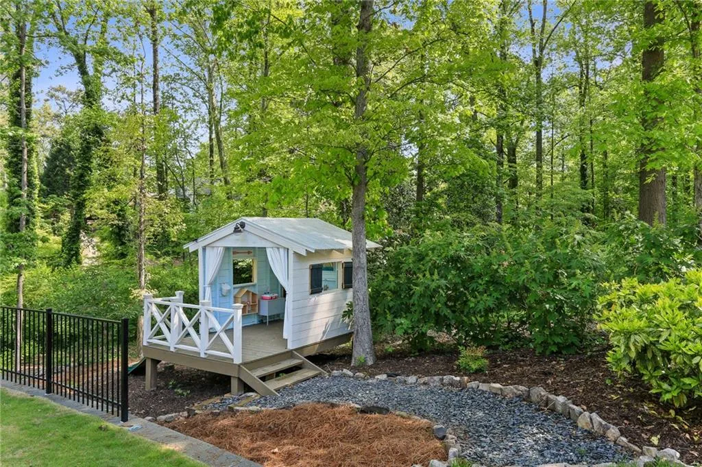 340 Riverhill Drive, Atlanta, Georgia 30328, 4 Bedrooms Bedrooms, ,3 BathroomsBathrooms,Residential,Sold,340 Riverhill Drive,6876511