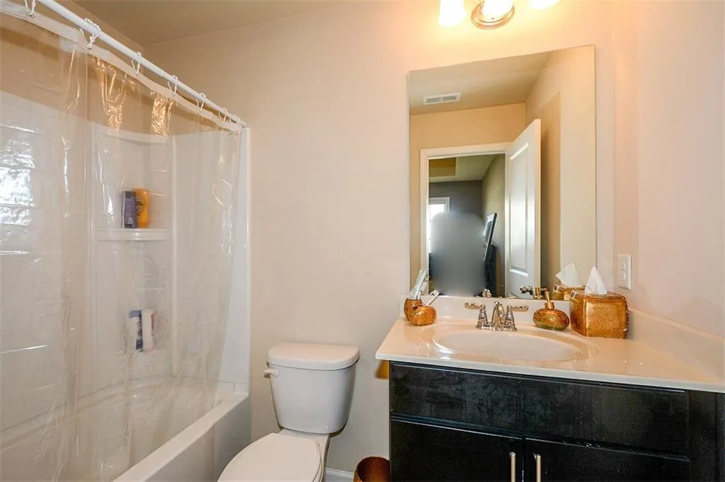 7585 Highland Bluff, Atlanta, Georgia 30328, 3 Bedrooms Bedrooms, ,3 BathroomsBathrooms,Residential,Sold,7585 Highland Bluff,5801489