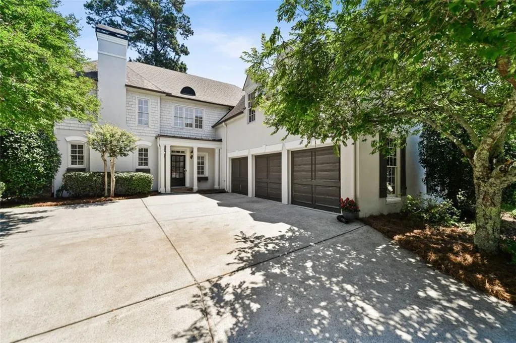 730 Hunting View Point, Atlanta, Georgia 30328, 4 Bedrooms Bedrooms, ,3 BathroomsBathrooms,Residential,For Sale,730 Hunting View Point,7697008