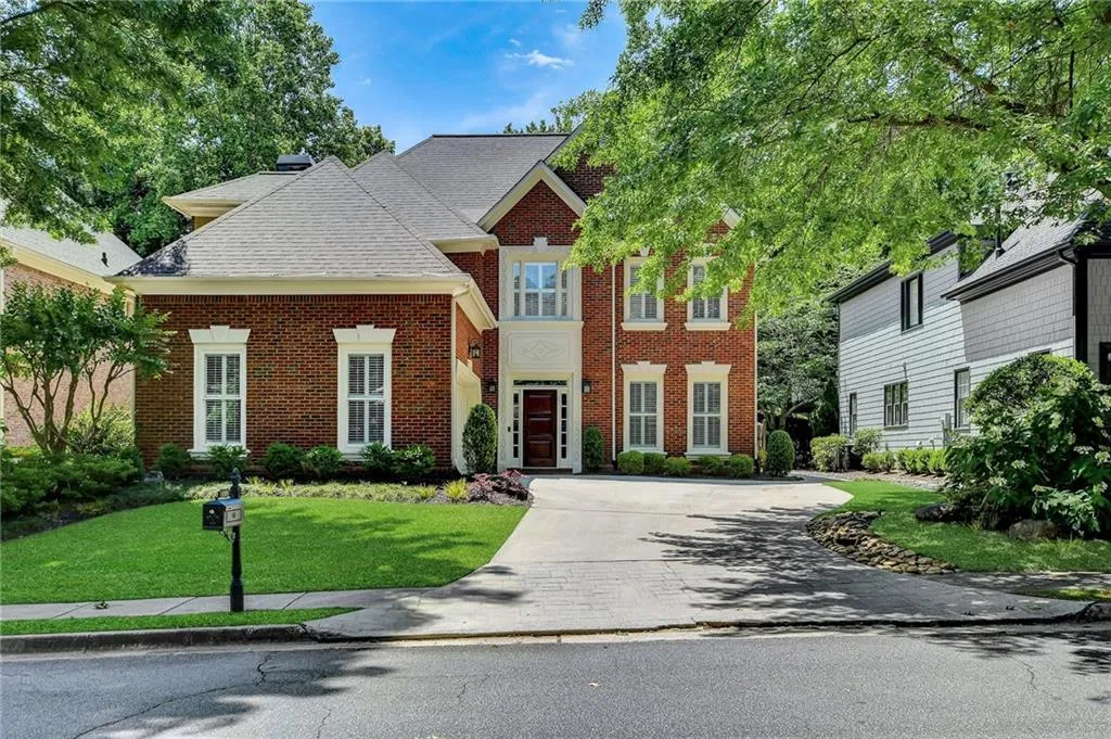 635 Forest Hills Drive, Atlanta, Georgia 30342, 3 Bedrooms Bedrooms, ,2 BathroomsBathrooms,Residential,Sold,635 Forest Hills Drive,6893688