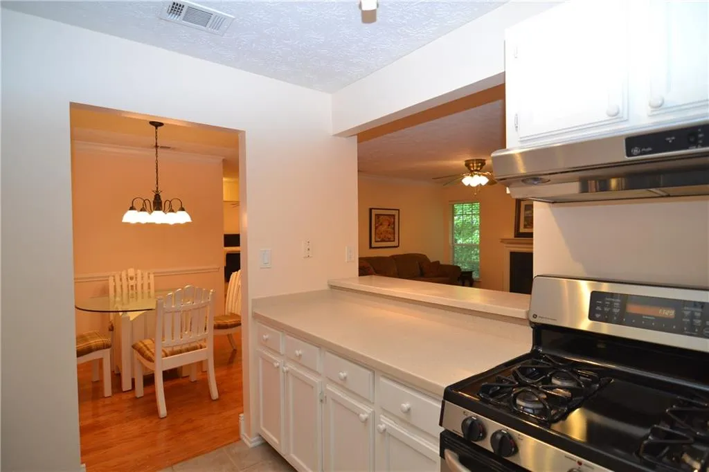 6804 Glenridge Drive Unit F, Sandy Springs, Georgia 30328, 2 Bedrooms Bedrooms, ,2 BathroomsBathrooms,Residential,Sold,6804 Glenridge Drive Unit F,6044630