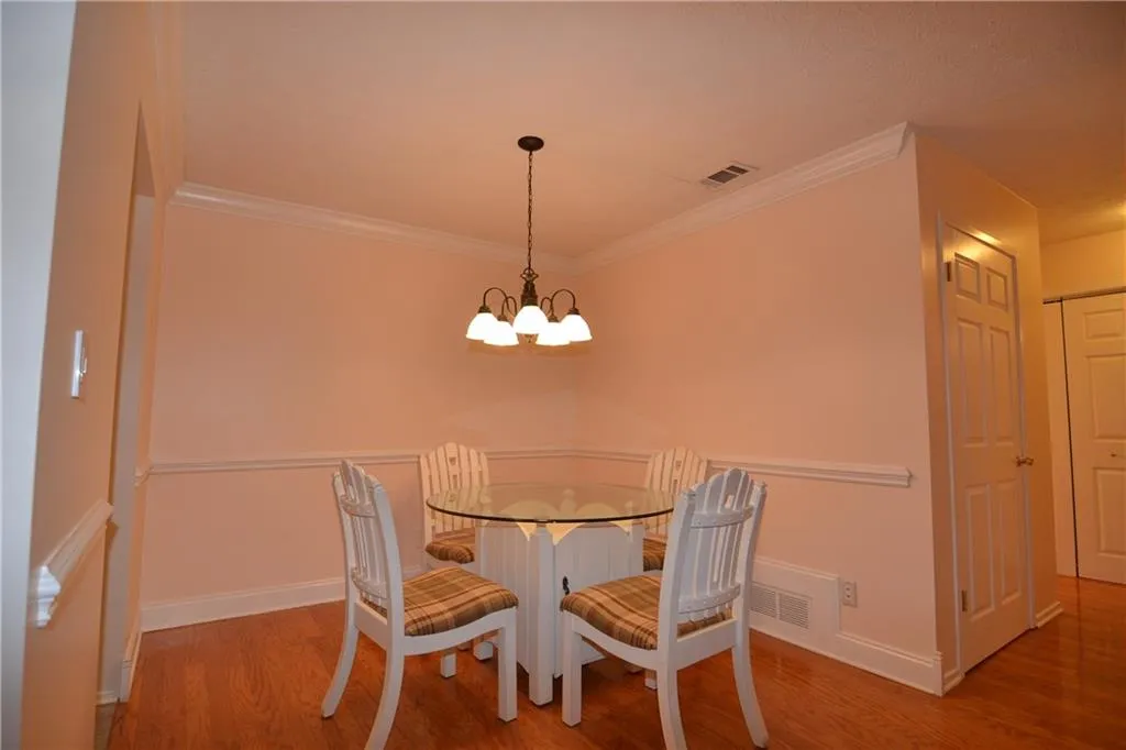 6804 Glenridge Drive Unit F, Sandy Springs, Georgia 30328, 2 Bedrooms Bedrooms, ,2 BathroomsBathrooms,Residential,Sold,6804 Glenridge Drive Unit F,6044630