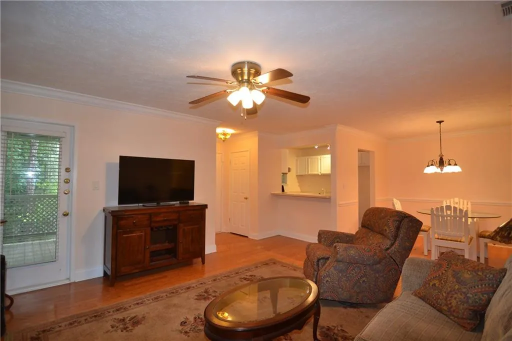 6804 Glenridge Drive Unit F, Sandy Springs, Georgia 30328, 2 Bedrooms Bedrooms, ,2 BathroomsBathrooms,Residential,Sold,6804 Glenridge Drive Unit F,6044630