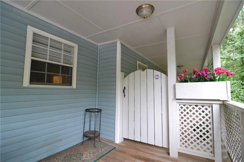 6804 Glenridge Drive Unit F, Sandy Springs, Georgia 30328, 2 Bedrooms Bedrooms, ,2 BathroomsBathrooms,Residential,Sold,6804 Glenridge Drive Unit F,6044630
