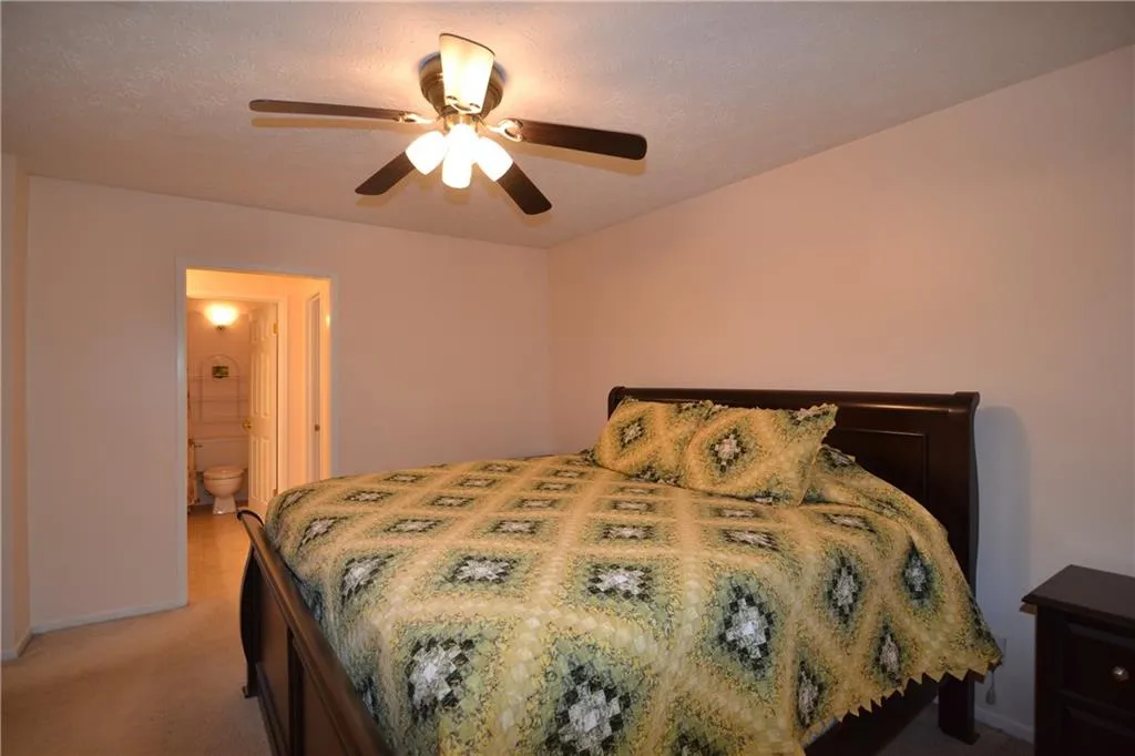 6804 Glenridge Drive Unit F, Sandy Springs, Georgia 30328, 2 Bedrooms Bedrooms, ,2 BathroomsBathrooms,Residential,Sold,6804 Glenridge Drive Unit F,6044630