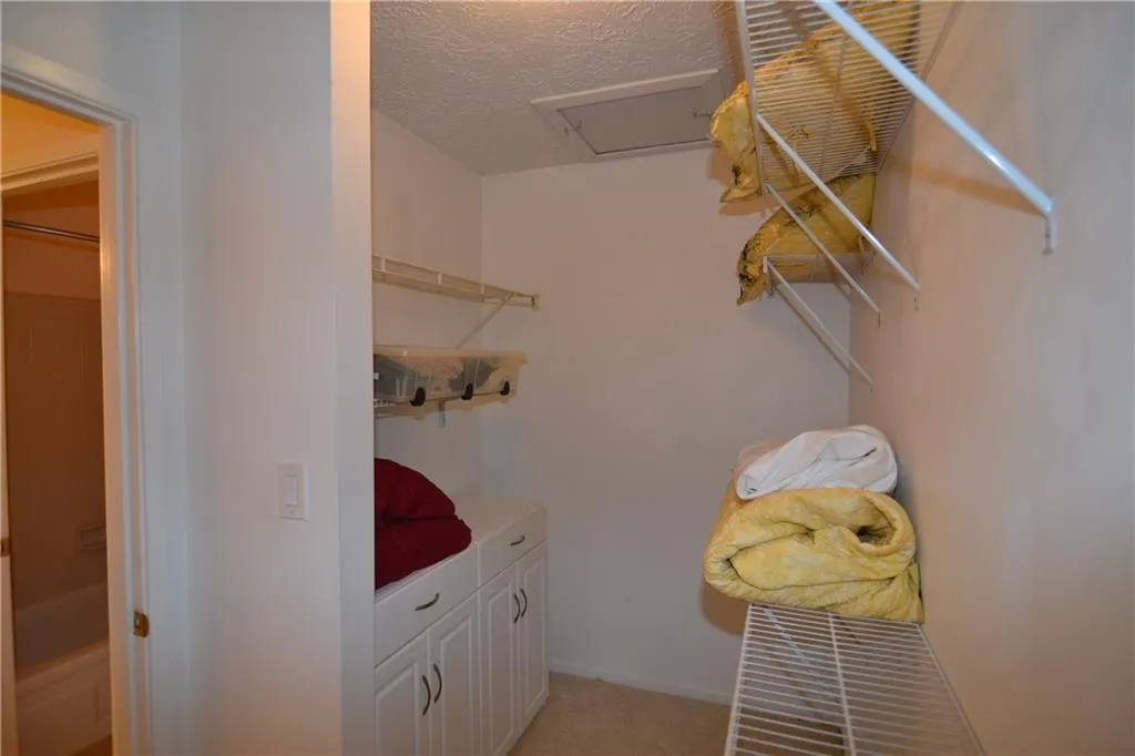 6804 Glenridge Drive Unit F, Sandy Springs, Georgia 30328, 2 Bedrooms Bedrooms, ,2 BathroomsBathrooms,Residential,Sold,6804 Glenridge Drive Unit F,6044630