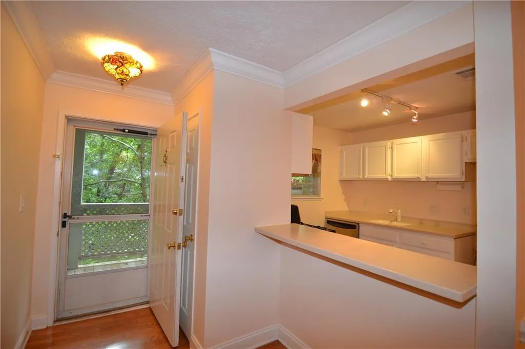 6804 Glenridge Drive Unit F, Sandy Springs, Georgia 30328, 2 Bedrooms Bedrooms, ,2 BathroomsBathrooms,Residential,Sold,6804 Glenridge Drive Unit F,6044630