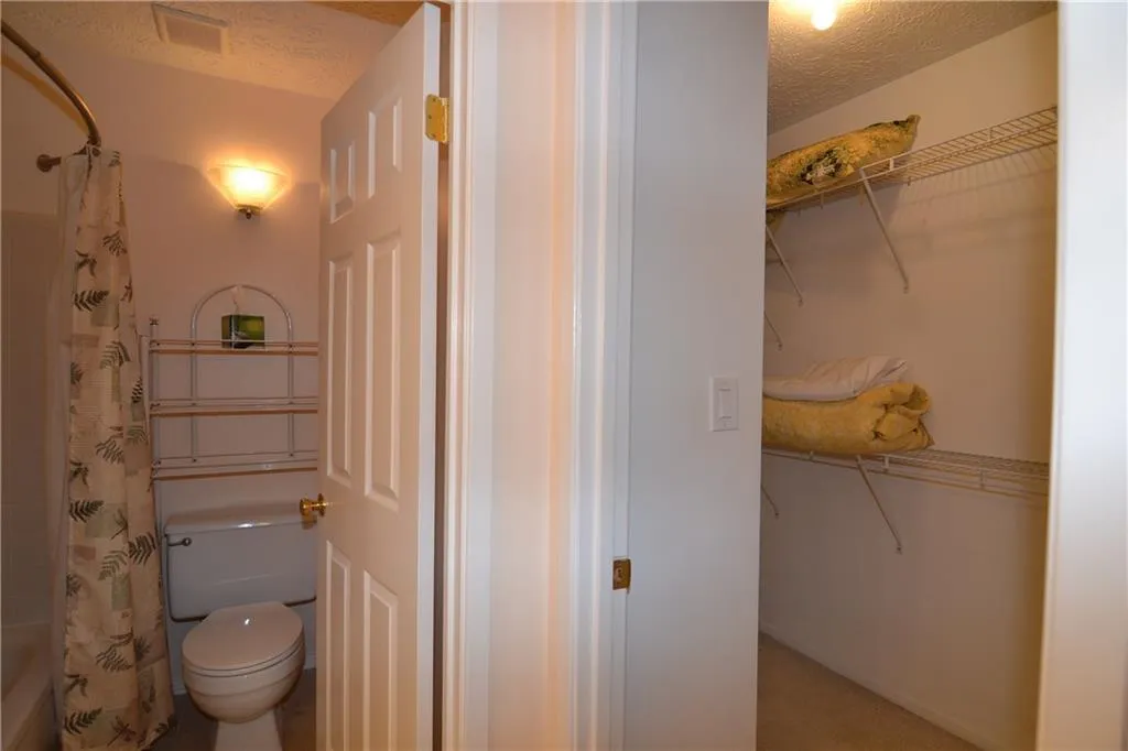 6804 Glenridge Drive Unit F, Sandy Springs, Georgia 30328, 2 Bedrooms Bedrooms, ,2 BathroomsBathrooms,Residential,Sold,6804 Glenridge Drive Unit F,6044630
