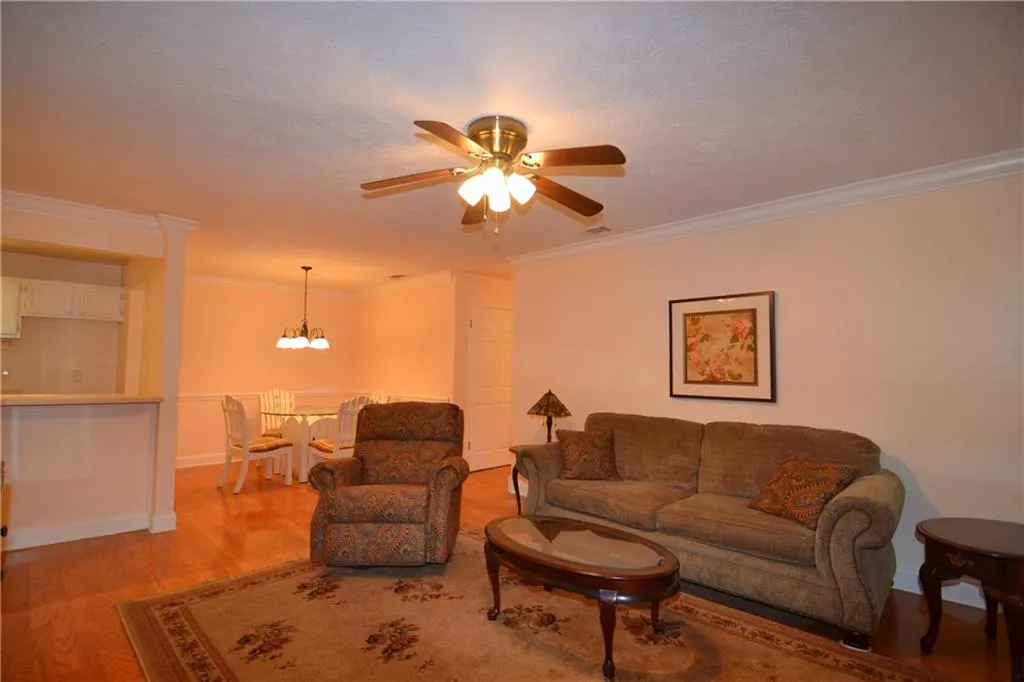 6804 Glenridge Drive Unit F, Sandy Springs, Georgia 30328, 2 Bedrooms Bedrooms, ,2 BathroomsBathrooms,Residential,Sold,6804 Glenridge Drive Unit F,6044630