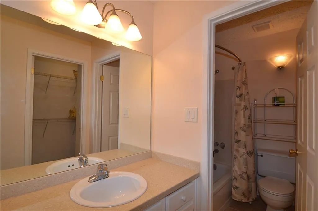 6804 Glenridge Drive Unit F, Sandy Springs, Georgia 30328, 2 Bedrooms Bedrooms, ,2 BathroomsBathrooms,Residential,Sold,6804 Glenridge Drive Unit F,6044630