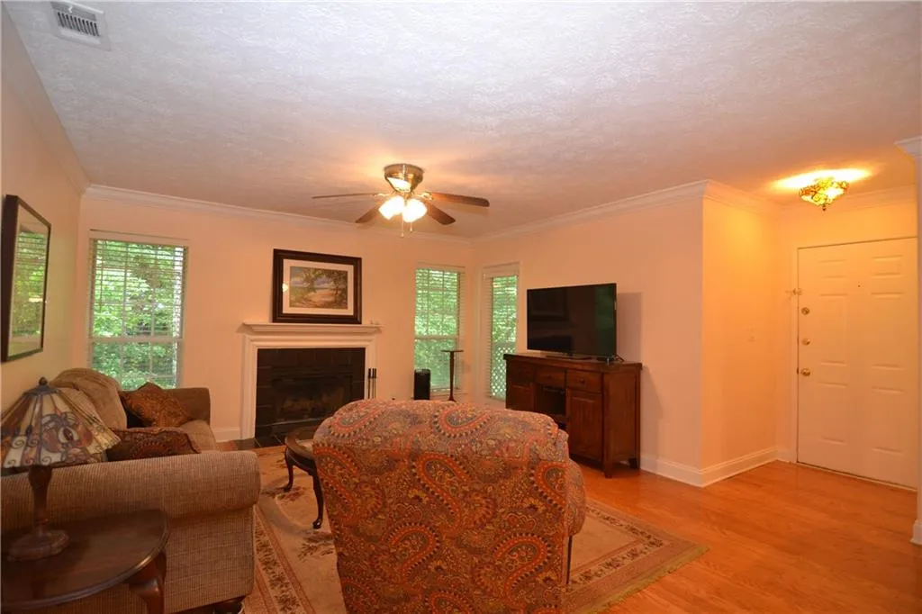 6804 Glenridge Drive Unit F, Sandy Springs, Georgia 30328, 2 Bedrooms Bedrooms, ,2 BathroomsBathrooms,Residential,Sold,6804 Glenridge Drive Unit F,6044630
