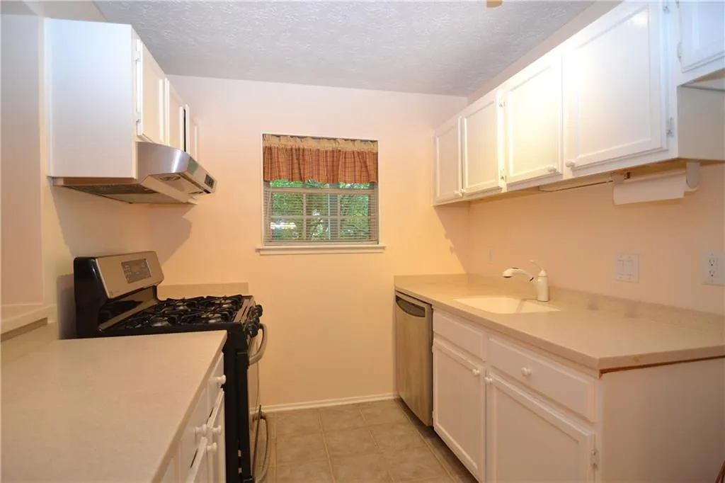 6804 Glenridge Drive Unit F, Sandy Springs, Georgia 30328, 2 Bedrooms Bedrooms, ,2 BathroomsBathrooms,Residential,Sold,6804 Glenridge Drive Unit F,6044630