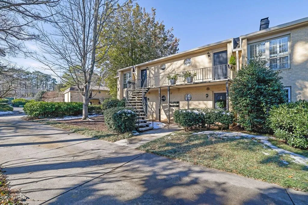 5400 Roswell Road Unit P2, Atlanta, Georgia 30342, 2 Bedrooms Bedrooms, ,1 BathroomBathrooms,Residential,Sold,5400 Roswell Road Unit P2,7508655