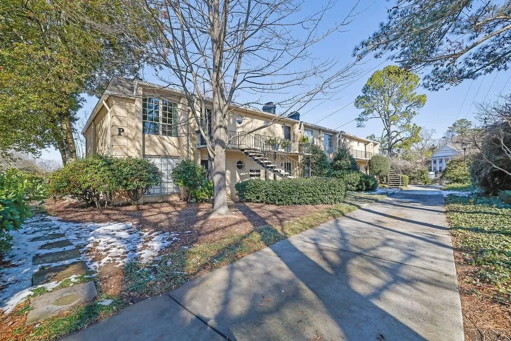 5400 Roswell Road Unit P2, Atlanta, Georgia 30342, 2 Bedrooms Bedrooms, ,1 BathroomBathrooms,Residential,Sold,5400 Roswell Road Unit P2,7508655