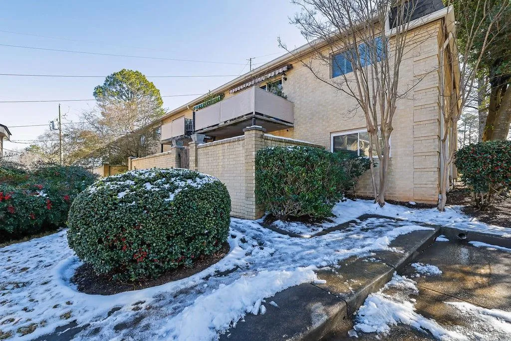 5400 Roswell Road Unit P2, Atlanta, Georgia 30342, 2 Bedrooms Bedrooms, ,1 BathroomBathrooms,Residential,Sold,5400 Roswell Road Unit P2,7508655