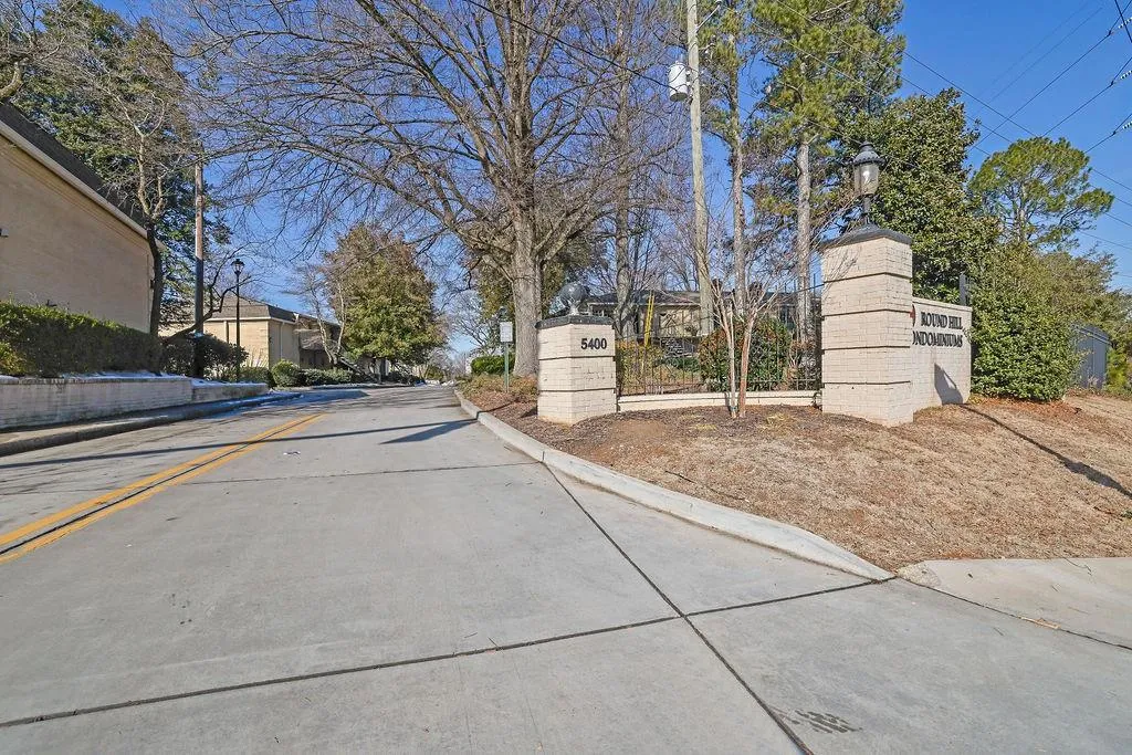 5400 Roswell Road Unit P2, Atlanta, Georgia 30342, 2 Bedrooms Bedrooms, ,1 BathroomBathrooms,Residential,Sold,5400 Roswell Road Unit P2,7508655