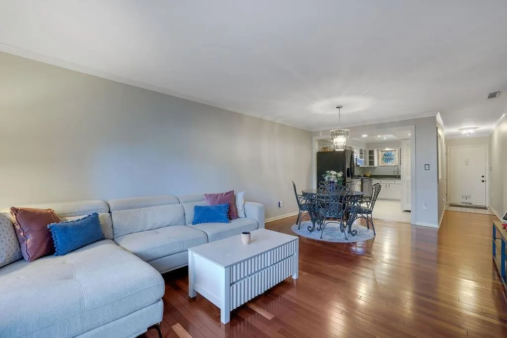 5400 Roswell Road Unit P2, Atlanta, Georgia 30342, 2 Bedrooms Bedrooms, ,1 BathroomBathrooms,Residential,Sold,5400 Roswell Road Unit P2,7508655