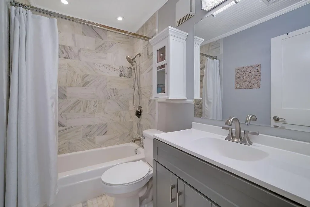 5400 Roswell Road Unit P2, Atlanta, Georgia 30342, 2 Bedrooms Bedrooms, ,1 BathroomBathrooms,Residential,Sold,5400 Roswell Road Unit P2,7508655