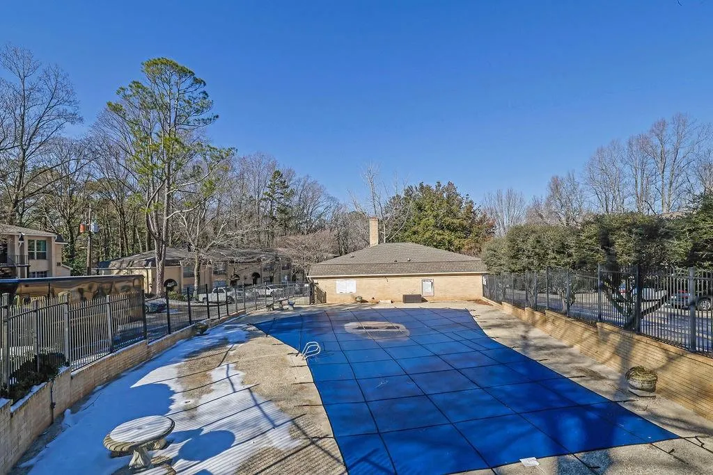 5400 Roswell Road Unit P2, Atlanta, Georgia 30342, 2 Bedrooms Bedrooms, ,1 BathroomBathrooms,Residential,Sold,5400 Roswell Road Unit P2,7508655
