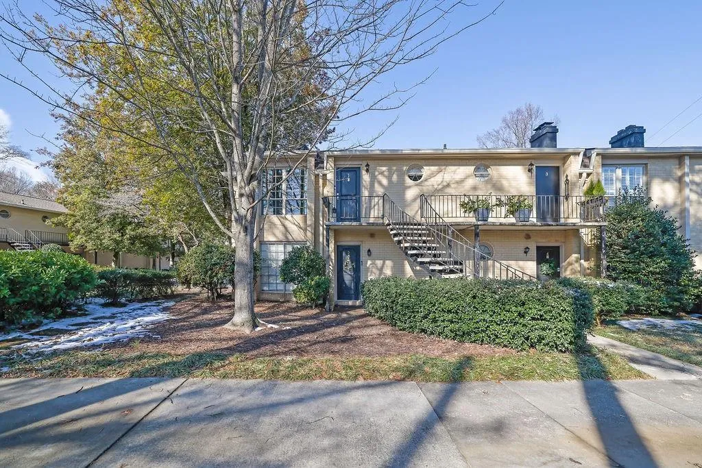 5400 Roswell Road Unit P2, Atlanta, Georgia 30342, 2 Bedrooms Bedrooms, ,1 BathroomBathrooms,Residential,Sold,5400 Roswell Road Unit P2,7508655