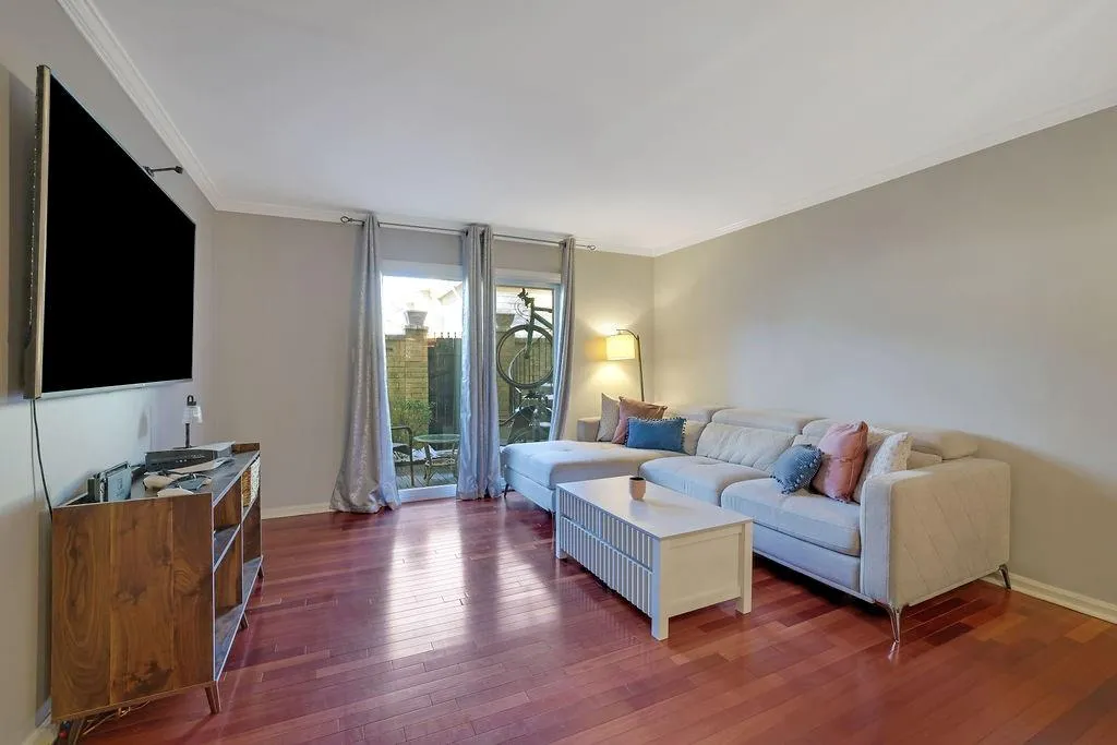 5400 Roswell Road Unit P2, Atlanta, Georgia 30342, 2 Bedrooms Bedrooms, ,1 BathroomBathrooms,Residential,Sold,5400 Roswell Road Unit P2,7508655