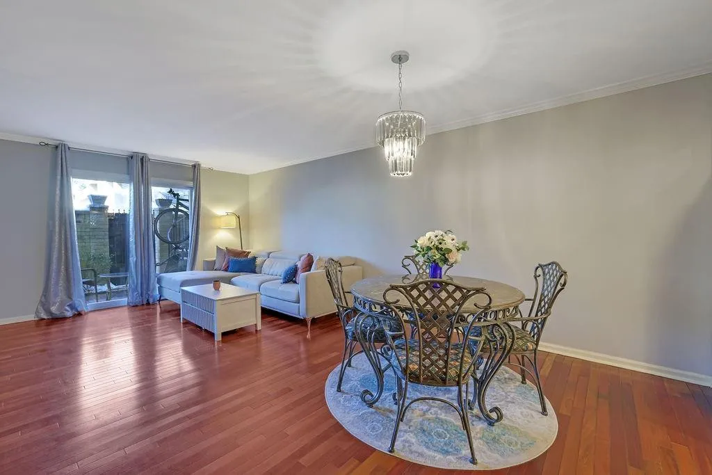 5400 Roswell Road Unit P2, Atlanta, Georgia 30342, 2 Bedrooms Bedrooms, ,1 BathroomBathrooms,Residential,Sold,5400 Roswell Road Unit P2,7508655