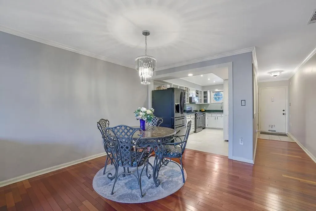 5400 Roswell Road Unit P2, Atlanta, Georgia 30342, 2 Bedrooms Bedrooms, ,1 BathroomBathrooms,Residential,Sold,5400 Roswell Road Unit P2,7508655