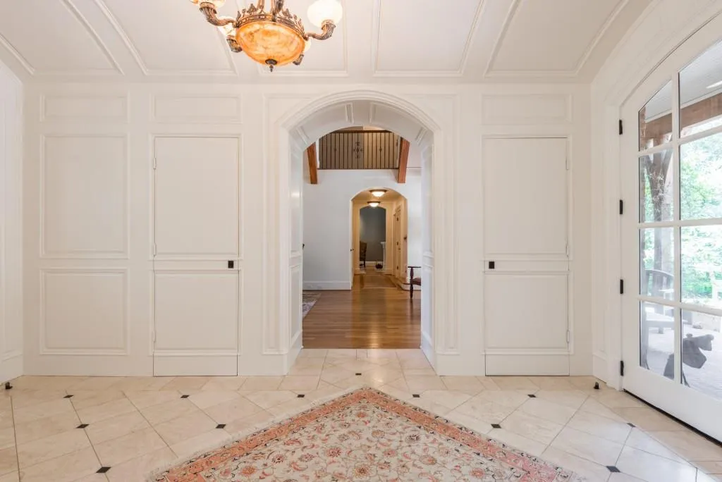 102 Kingston Manor, Sandy Springs, Georgia 30342, 5 Bedrooms Bedrooms, ,4 BathroomsBathrooms,Residential,Sold,102 Kingston Manor,5895319